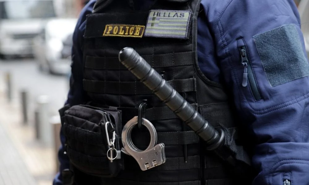 Σύλληψη αστυνομικού για εμπορία ανθρώπων και βιασμό κατ εξακολούθηση